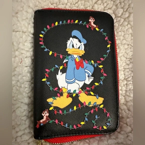 Loungefly Mickey Mouse & Friends Holiday Lights Crossbody & Wallet - LIGHTS UP! - Picture 8 of 11